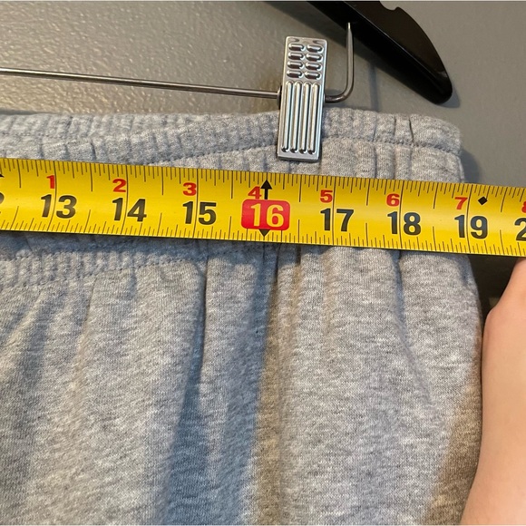 NWT Nike Sz 1X Women’s Grey Standard Fit Mid Rise Full Length Sweatpants Ret $60 - Picture 10 of 16